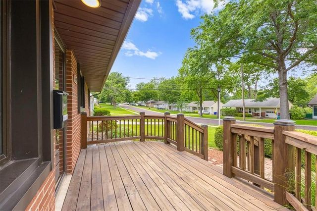 6305 W 82nd Terrace, Prairie Village, KS 66204