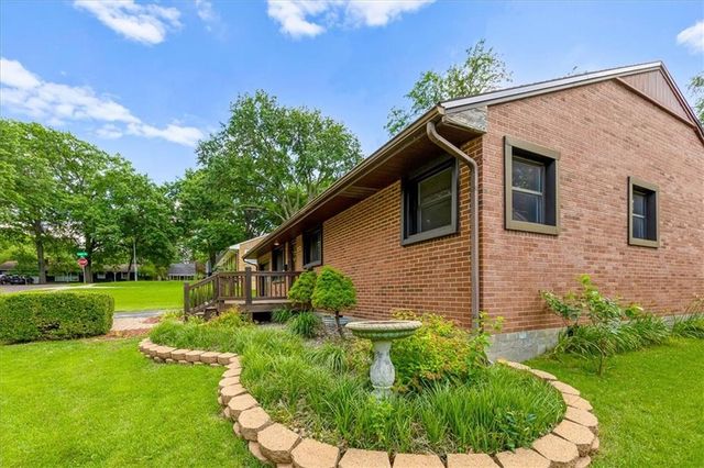 6305 W 82nd Terrace, Prairie Village, KS 66204