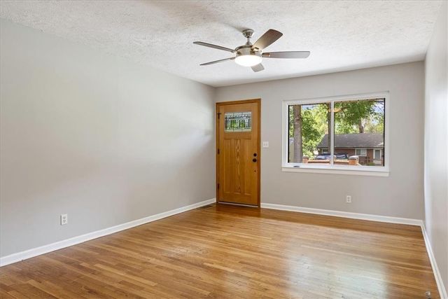6305 W 82nd Terrace, Prairie Village, KS 66204