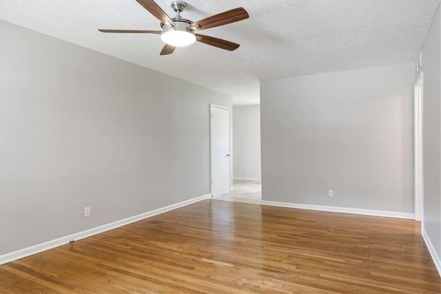 6305 W 82nd Terrace, Prairie Village, KS 66204