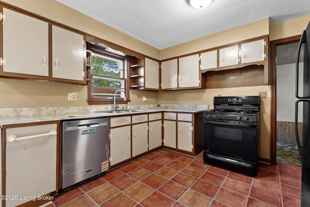 8306 Aspen Ave, Louisville, KY 40258