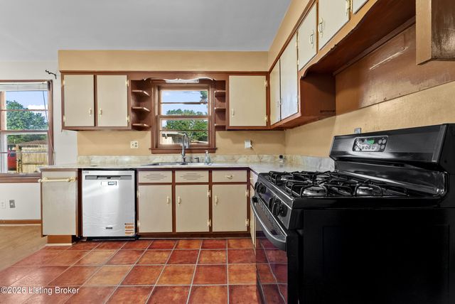8306 Aspen Ave, Louisville, KY 40258