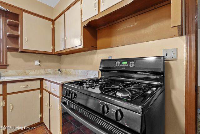 8306 Aspen Ave, Louisville, KY 40258