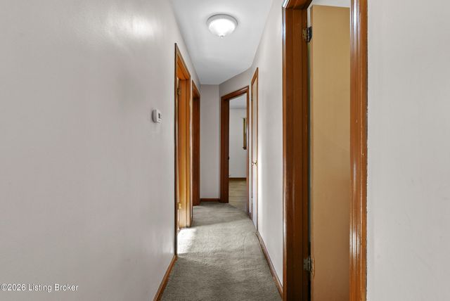 8306 Aspen Ave, Louisville, KY 40258