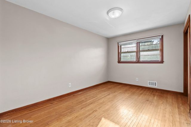 8306 Aspen Ave, Louisville, KY 40258