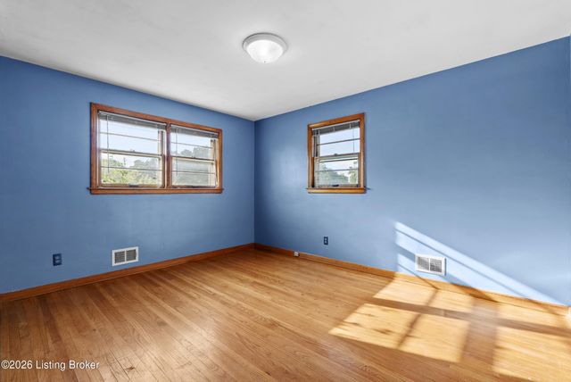 8306 Aspen Ave, Louisville, KY 40258