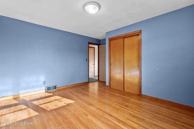 8306 Aspen Ave, Louisville, KY 40258