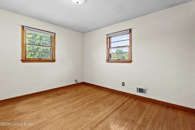 8306 Aspen Ave, Louisville, KY 40258