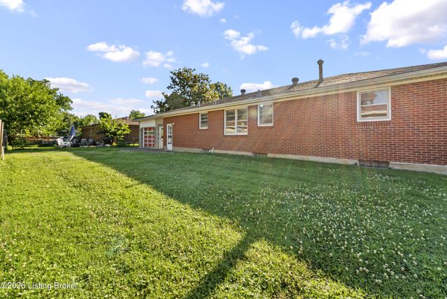 8306 Aspen Ave, Louisville, KY 40258