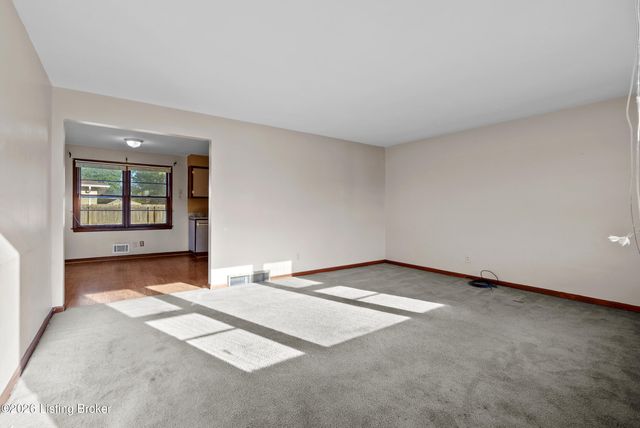 8306 Aspen Ave, Louisville, KY 40258