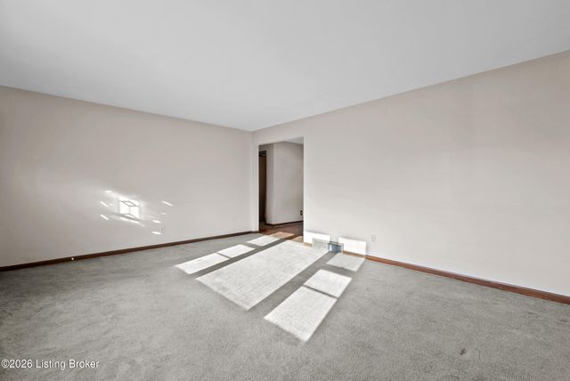 8306 Aspen Ave, Louisville, KY 40258