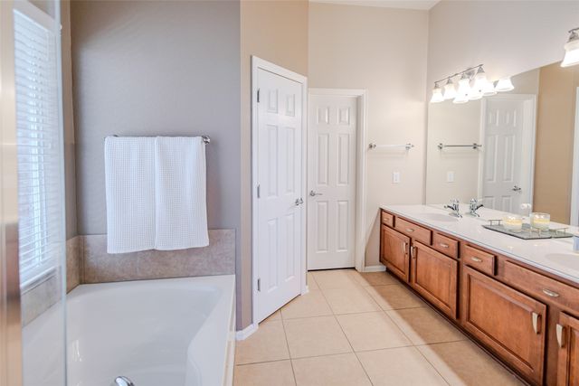 2725 Thorncreek Lane, Fort Worth, TX 76177