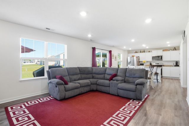 2177 Pentress Drive, Grove City, OH 43123