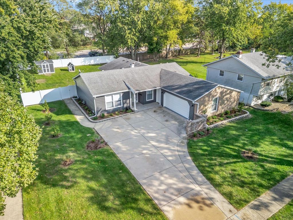 196 Green Court, Streamwood, IL 60107 — photo 2