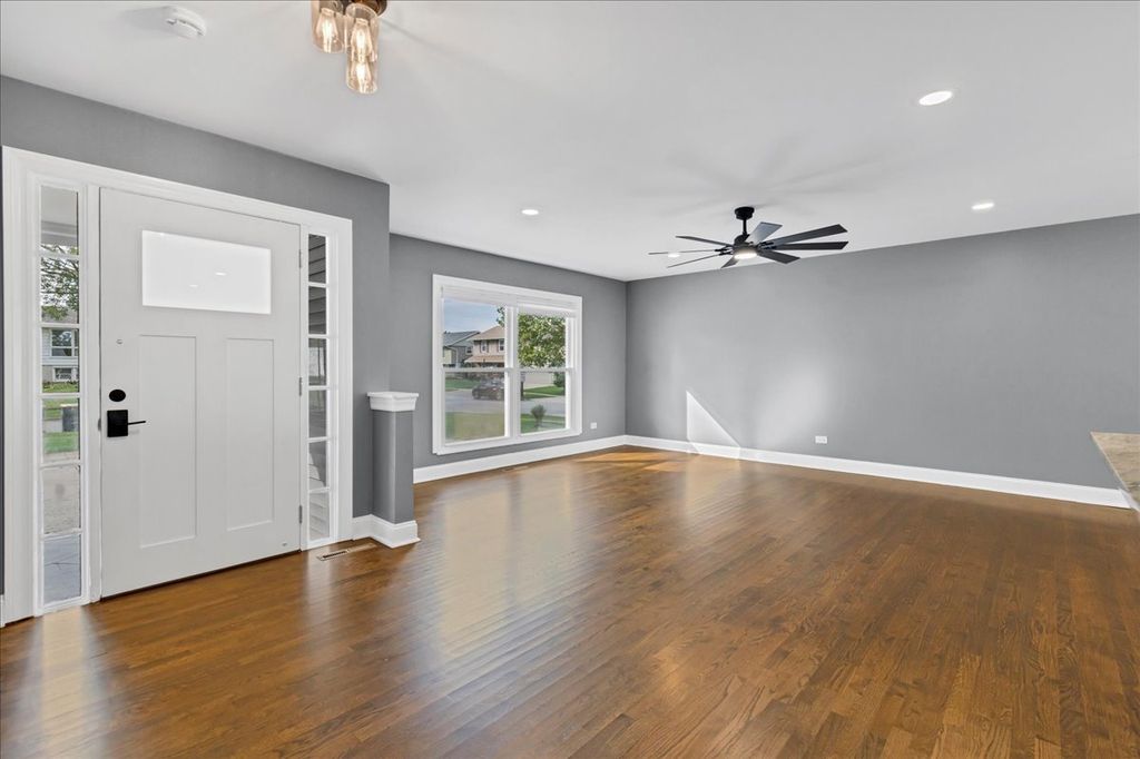 196 Green Court, Streamwood, IL 60107 — photo 4