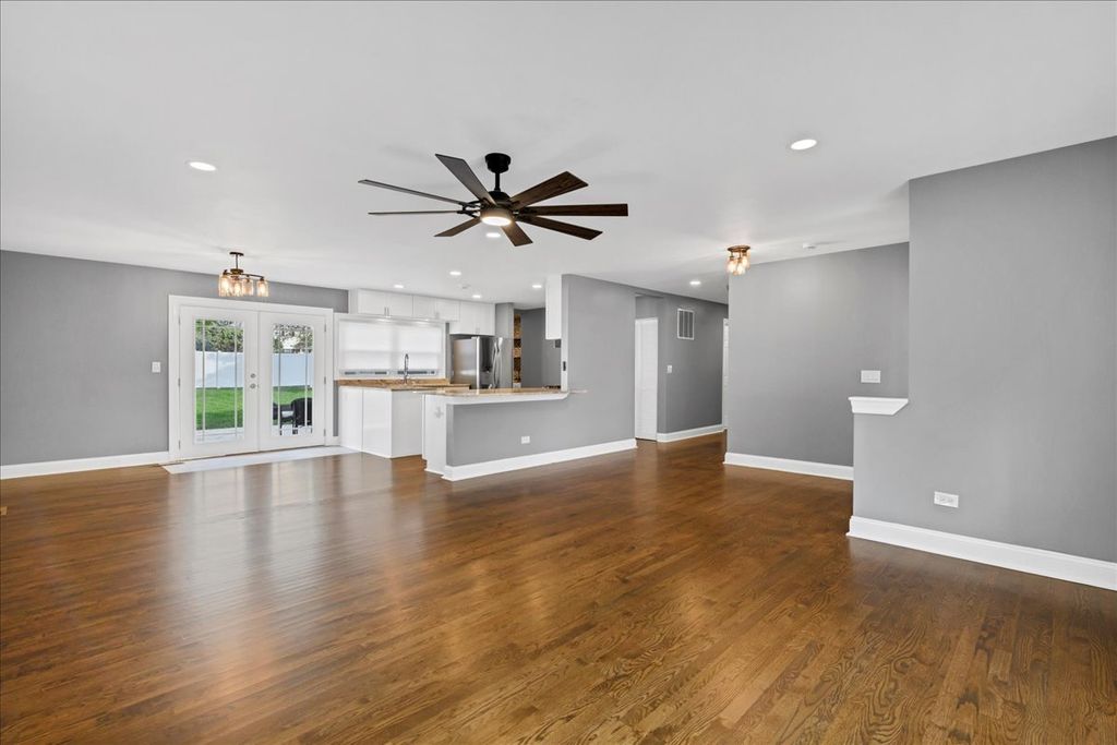 196 Green Court, Streamwood, IL 60107 — photo 5
