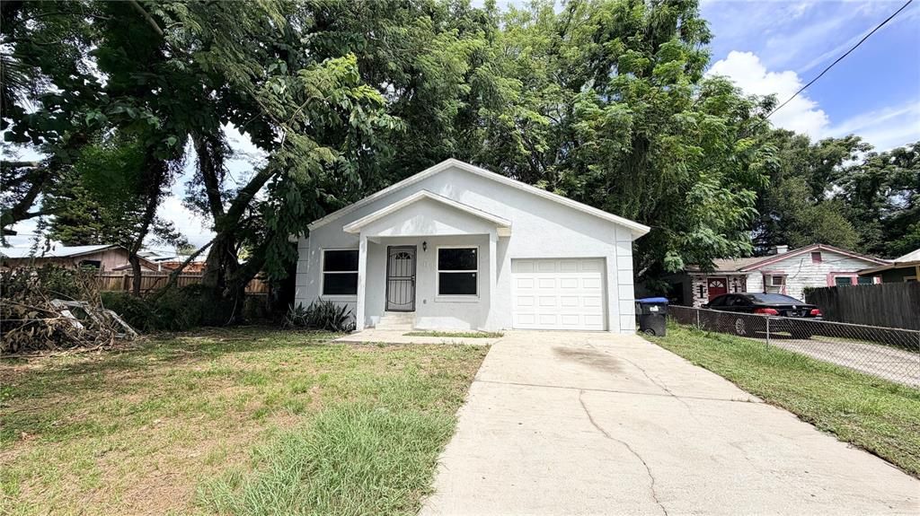11 E ELLA J GILMORE STREET, Apopka, FL 32703