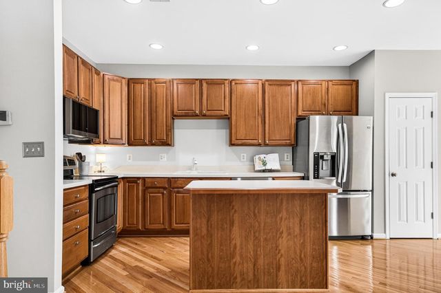 2461 ROLLING PLAINS DR, Herndon, VA 20171