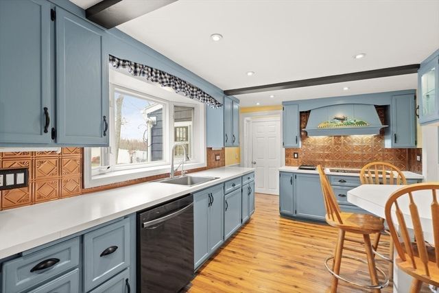 44 Hillview Ave, Holbrook, MA 02343