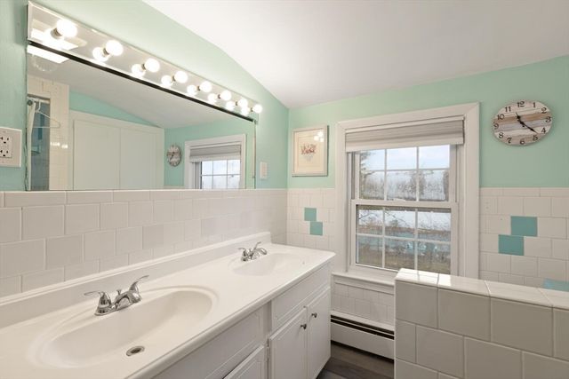 44 Hillview Ave, Holbrook, MA 02343