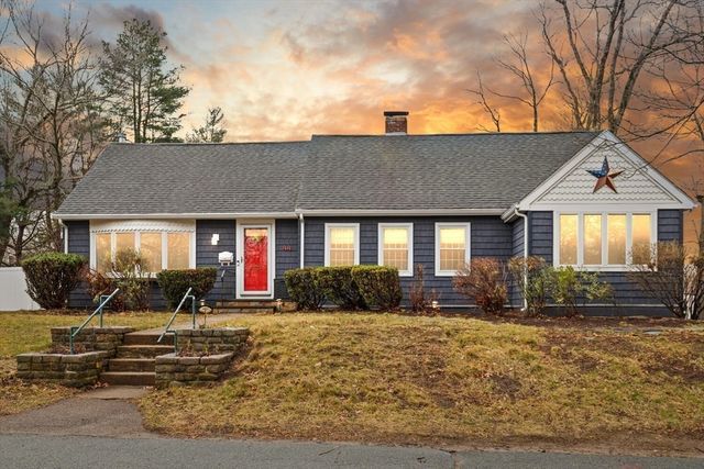 44 Hillview Ave, Holbrook, MA 02343