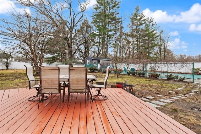 44 Hillview Ave, Holbrook, MA 02343