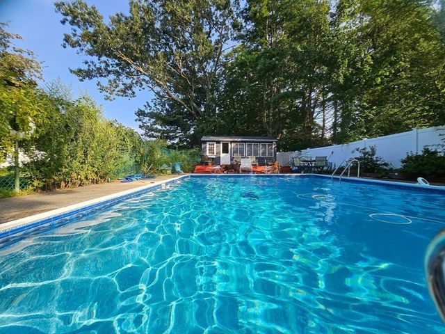 44 Hillview Ave, Holbrook, MA 02343