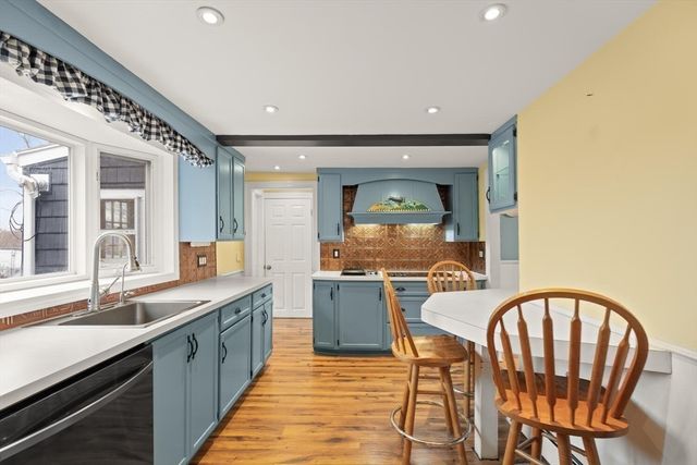 44 Hillview Ave, Holbrook, MA 02343