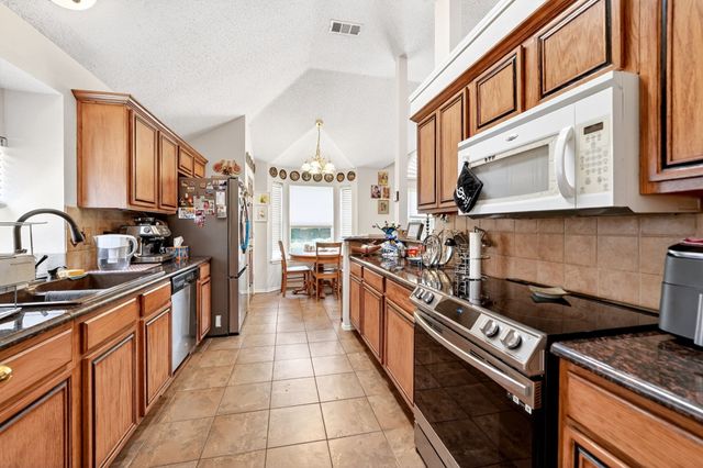 2105 Pritchard Drive, Grapevine, TX 76051