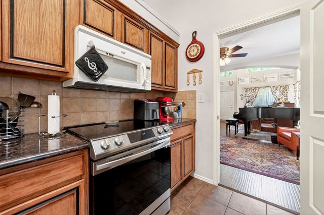 2105 Pritchard Drive, Grapevine, TX 76051