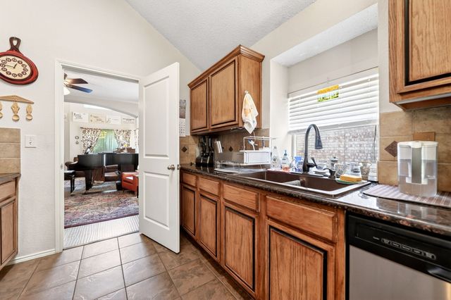 2105 Pritchard Drive, Grapevine, TX 76051