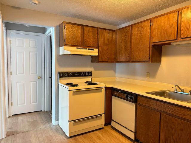 20 Wolf Rd Apt 57C, Lebanon, NH 03766