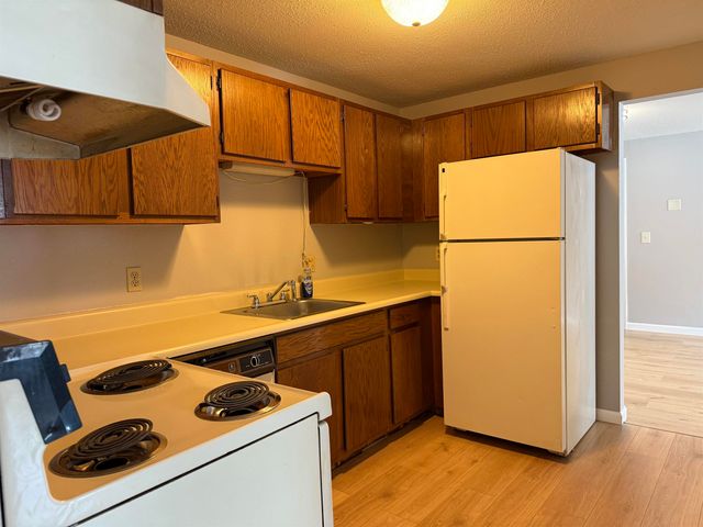 20 Wolf Rd Apt 57C, Lebanon, NH 03766