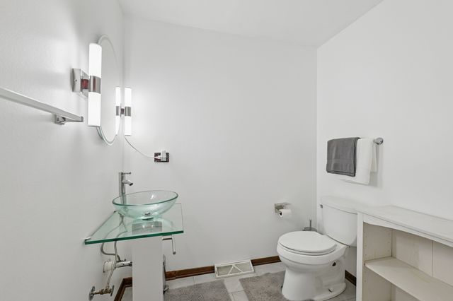 861 Boone Drive, Carol Stream, IL 60188