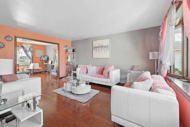 861 Boone Drive, Carol Stream, IL 60188