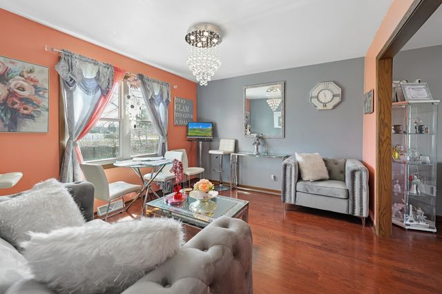 861 Boone Drive, Carol Stream, IL 60188