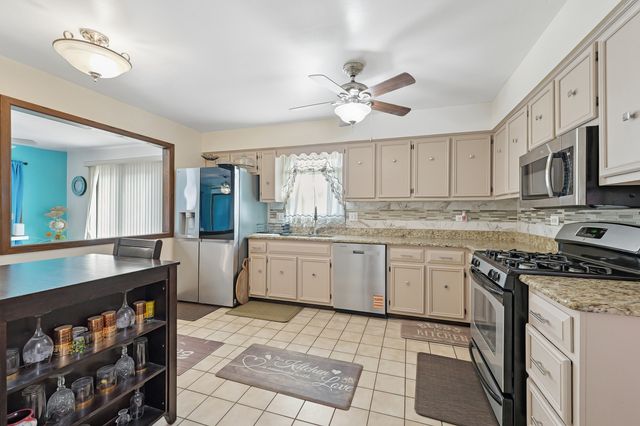 861 Boone Drive, Carol Stream, IL 60188