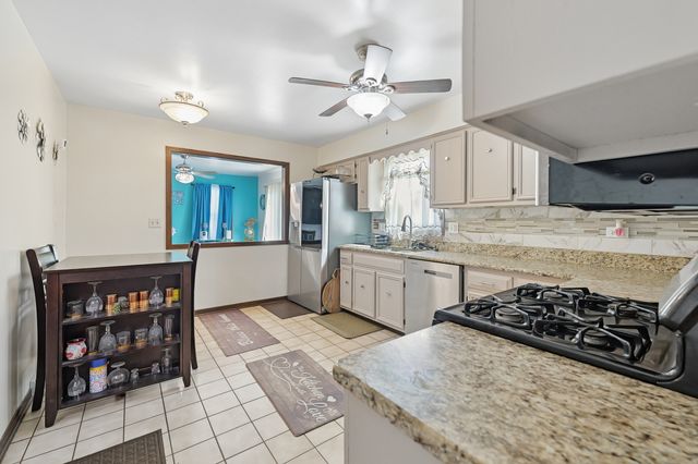 861 Boone Drive, Carol Stream, IL 60188