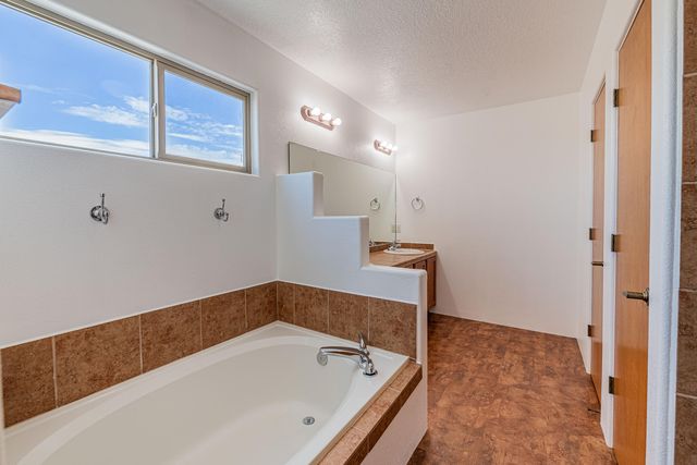 6639 Mountain Hawk Loop NE, Rio Rancho, NM 87144