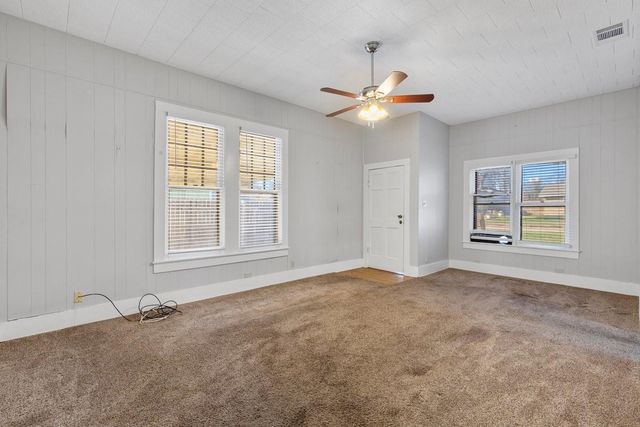 1006 Porter ST, Taylor, TX 76574