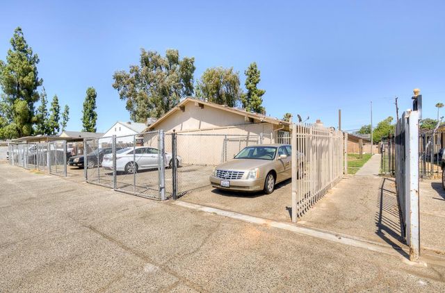 3449 N Marks Avenue, Fresno, CA 93722