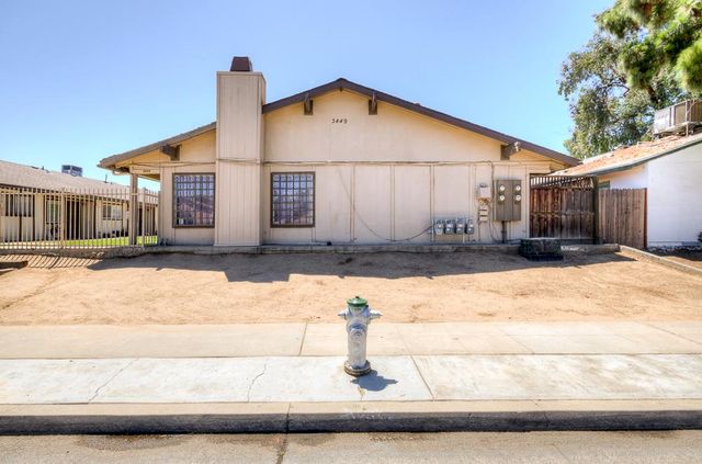 3449 N Marks Avenue, Fresno, CA 93722