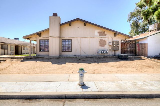3449 N Marks Avenue, Fresno, CA 93722