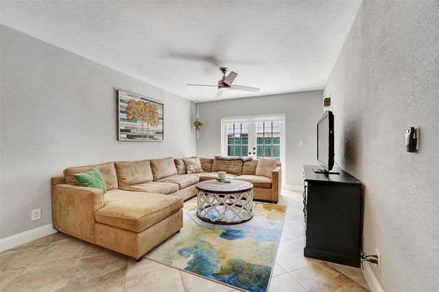 744 NE 14th Ave 4, Fort Lauderdale, FL 33304