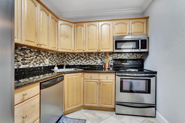 744 NE 14th Ave 4, Fort Lauderdale, FL 33304