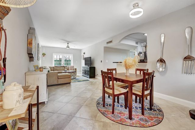 744 NE 14th Ave 4, Fort Lauderdale, FL 33304