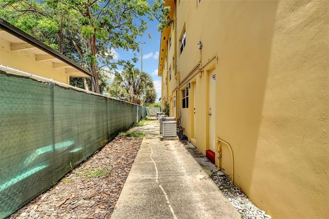 744 NE 14th Ave 4, Fort Lauderdale, FL 33304