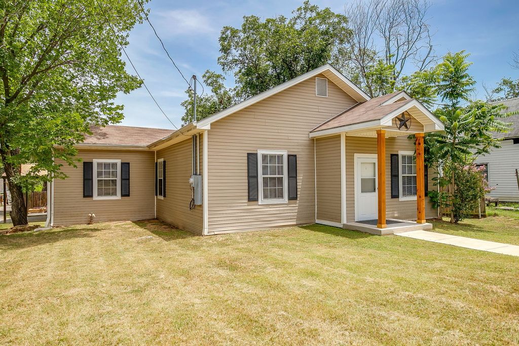 703 SW 5th Avenue, Mineral Wells, TX 76067