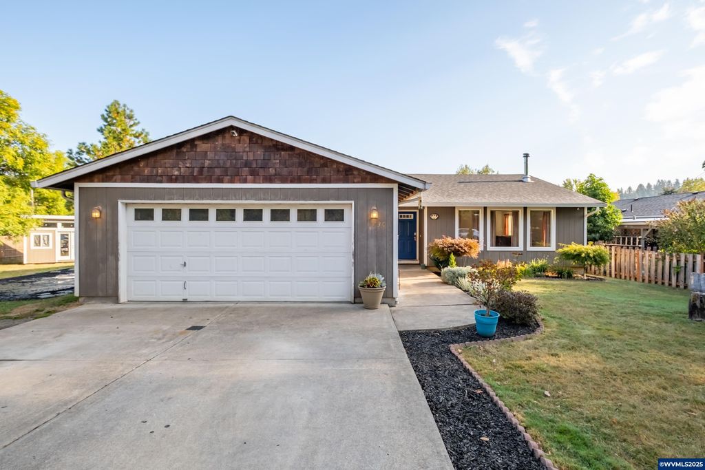 1730 Cedar St, Sweet Home, OR 97386