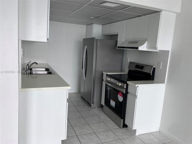 17500 N Bay Rd S707, Sunny Isles Beach, FL 33160